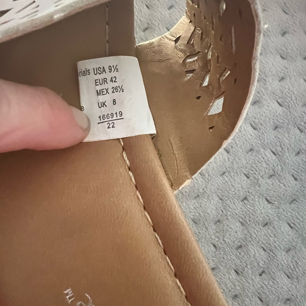 American Eagle Womens White Wedge Sandals Shoes Flip Flops Size 9.5 - Picture 10 of 12